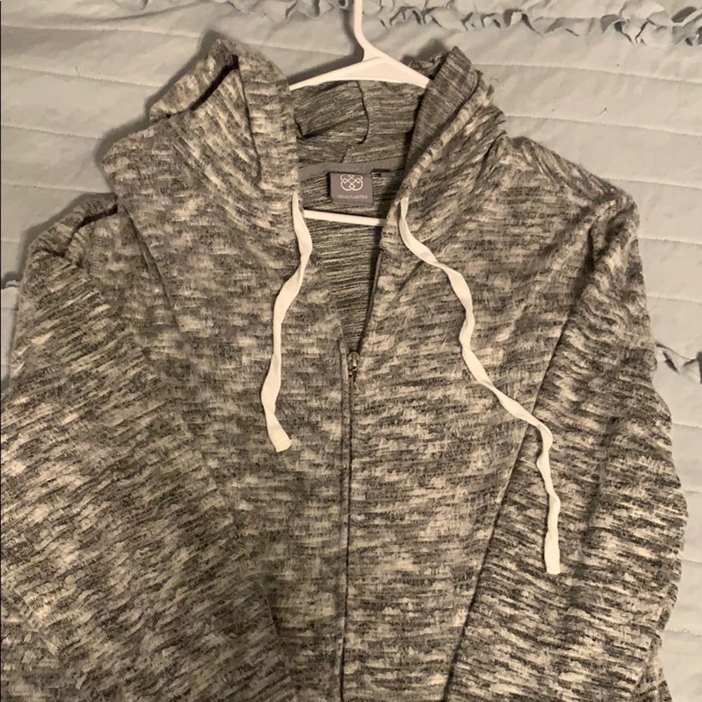 Daisy Fuentes light gray jacket